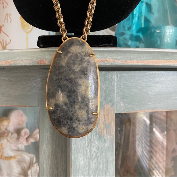 Jewelry - Stone & Gold Tone Necklace